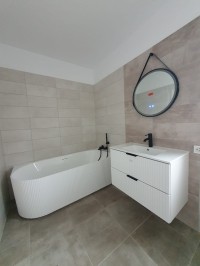 Cada freestanding lipita la perete 170x80 var. dreapta